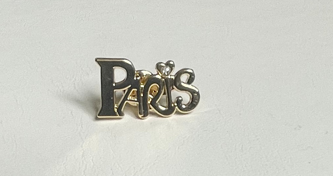 The little LOVE bag and its Parisian beret