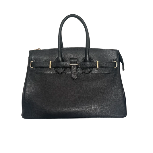 Timeless Parisian Black bag with a Parisian pink scarf