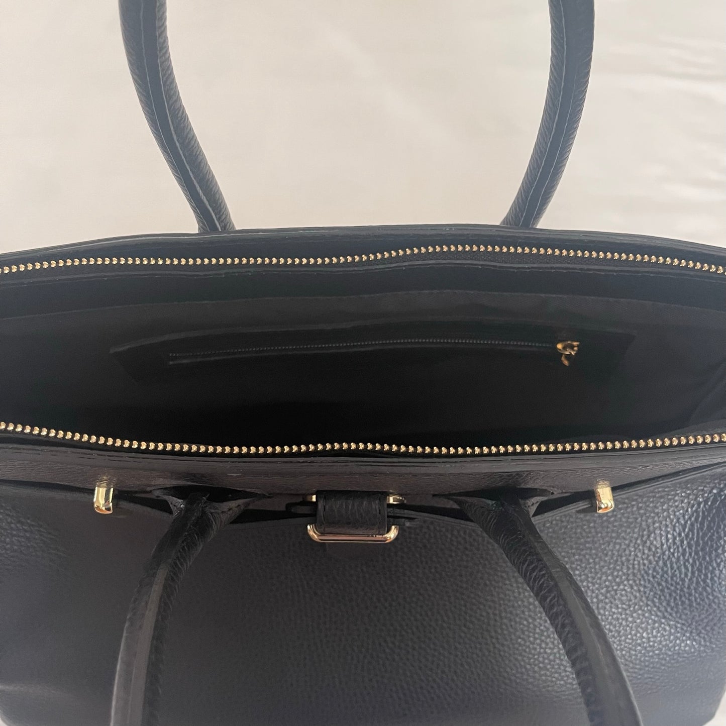 Timeless Parisian Black bag with a Parisian pink scarf