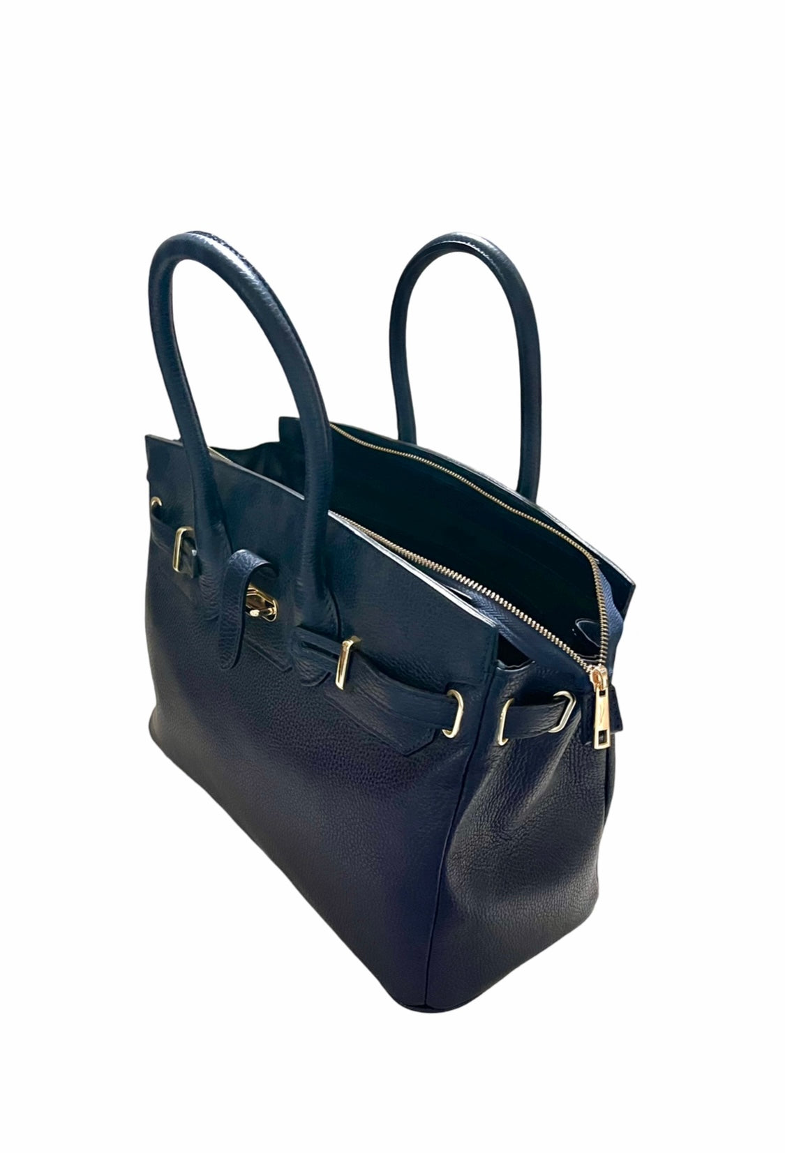 Timeless Parisian Black bag with a Parisian pink scarf